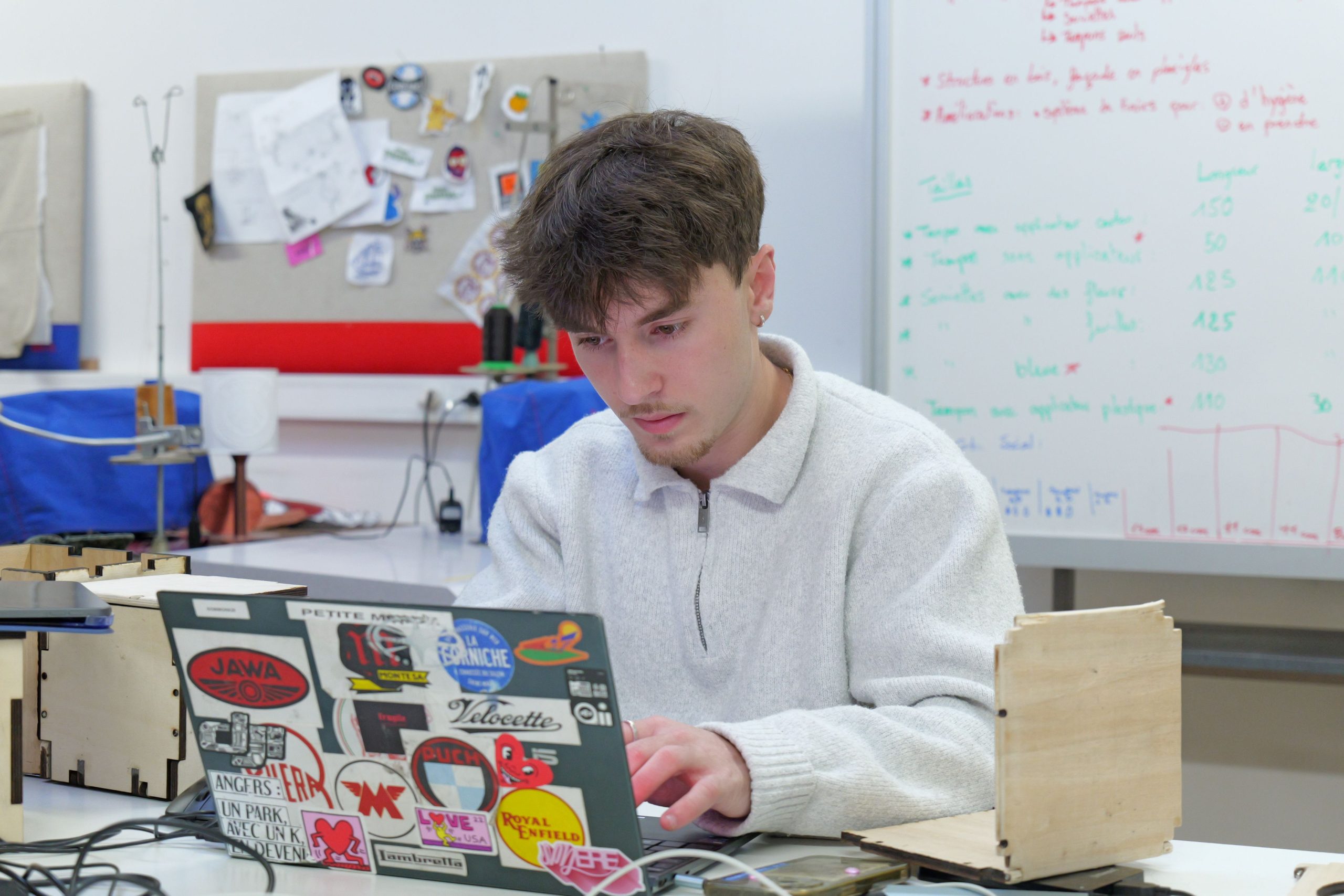 You are currently viewing Thomas, stagiaire des Beaux-Arts